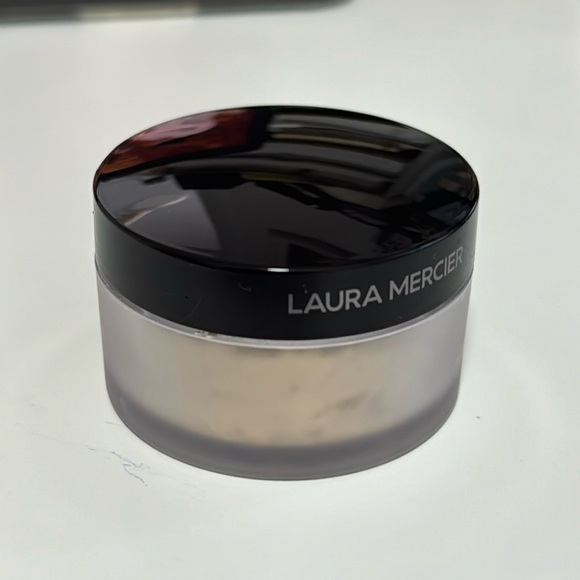 Laura Mercier loose powder - Picture 1 of 4